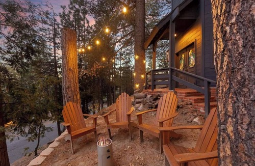 Blue Jay House | Serene Cabin w EV charger & Near Arrowhead Village