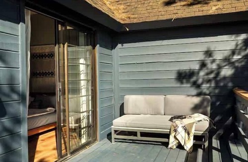 Blue Jay House | Serene Cabin w EV charger & Near Arrowhead Village