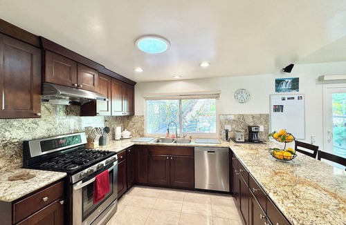 Thousand Oaks House | Serene Garden 4BR Elegant Interior
