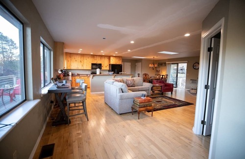 Strawberry House | Serene Mountain Oasis: Private Starlit Hot Tub & Fire Pit