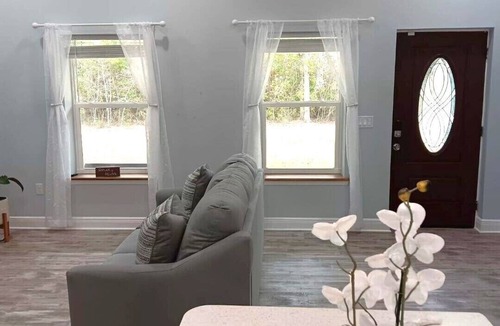 Harold House | Serene, Rural and Quiet setting 2-bedroom house on 8 acres in peaceful Milton