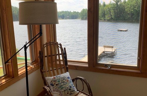 Hayward House | Serene Seeley Lakehouse (close to Hayward and Cable alike)