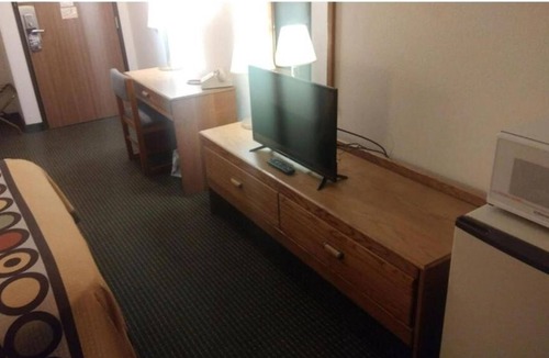 Wautoma Hotel | Serene Unit Near Airport, Nordic Mountain + Parking Included