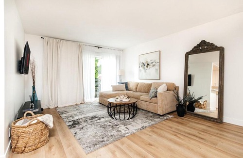 Mar Vista Apartment | Serene Urban Haven