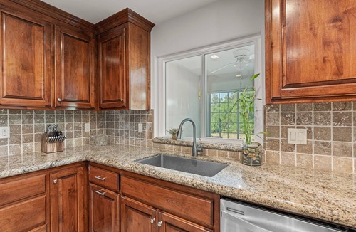 Bakersfield House | Serene Waterfront Getaway-Relax by the River