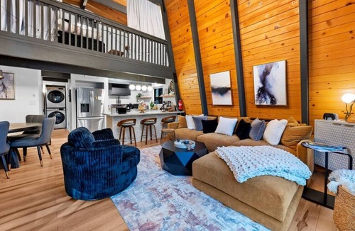 Summit Estates House | Serenity Cabin, Walk to Slopes, Hot tub, Fire Pit