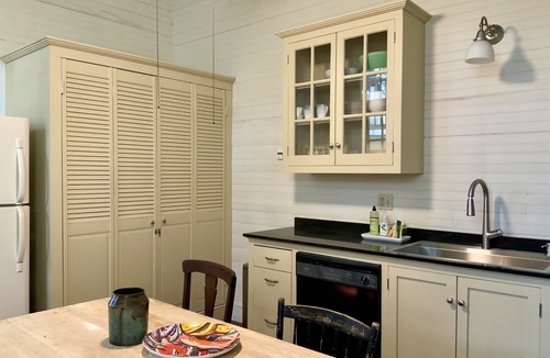 Milan Apartment | Serenity just off of St Charles Ave. Available by the Month