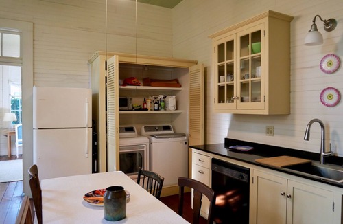 Milan Apartment | Serenity just off of St Charles Ave. Available by the Month