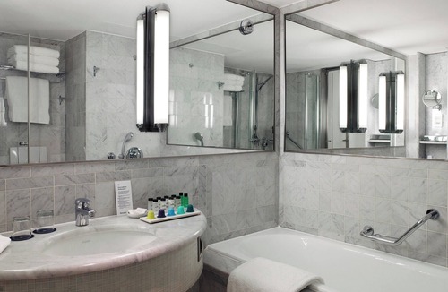 Tremblay-les-Gonesse Hotel | Sheraton Paris Charles de Gaulle Airport Hotel