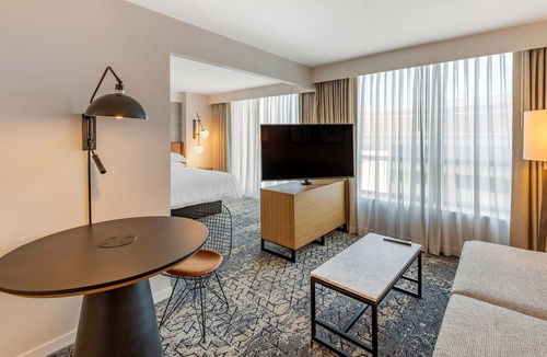 Old Town North Hotel | Sheraton Suites Old Town Alexandria