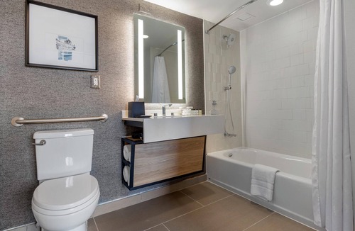 Old Town North Hotel | Sheraton Suites Old Town Alexandria