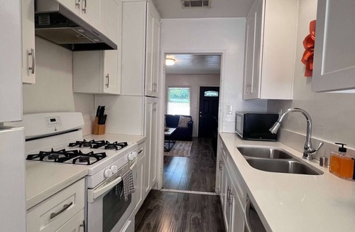 Sherman Oaks Apartment | Sherman Oaks Apt: Free Parking, Near Universal Studios