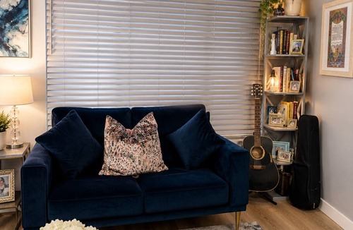 Sherman Oaks Condo | Sherman Oaks Retreat 2BR/1BA/FIFA Guests welcome