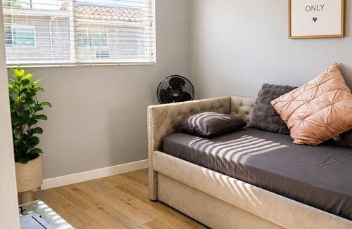 Sherman Oaks Condo | Sherman Oaks Retreat 2BR/1BA/FIFA Guests welcome