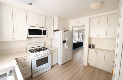 North Hollywood Villa | Sherman Oaks Townhome Private Patio + Pool Access