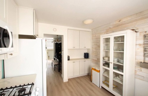 North Hollywood Villa | Sherman Oaks Townhome Private Patio + Pool Access