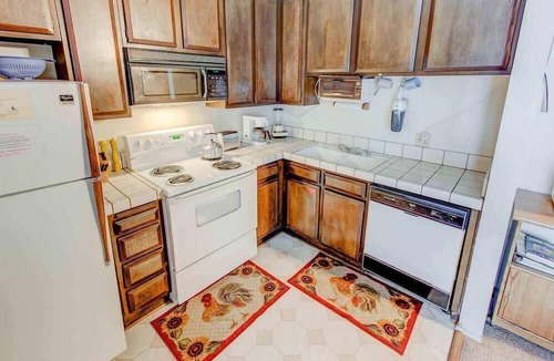 Mammoth Lakes Condo | Sherwin Villas #63 | Private Deck & Near Lakes