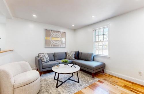 Everett House | Shop, Dine, Unwind! Gateway to Boston Sights