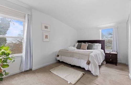 Coral Hills House | Short Drive to Capitol Hill-Convenient MD Homestay