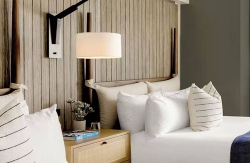 Goat Island Hotel | Short Stroll to Historic Downtown | Scenic Water View Room w/Balcony