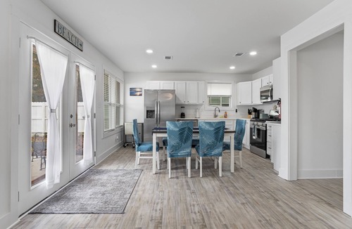 Gulfport House | SHORT WALK2BEACH,SUNSETS,FISHING,IslandView Casino, Aquarium, Jones Park, Harbor