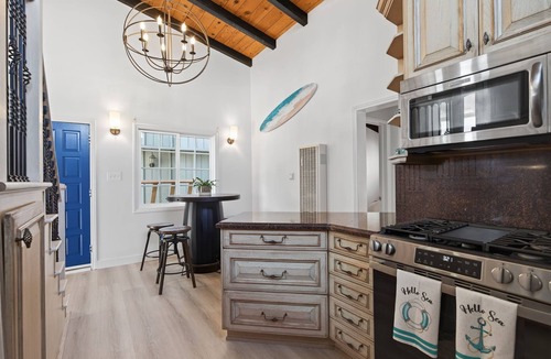 Silver Strand House | Silver Strand Beach Escape. Golf cart and e-bike included.