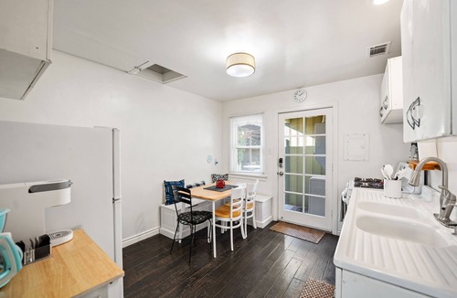 Silver Strand House | Silver Surf Bungalow w/Hot Tub - Steps from Beach