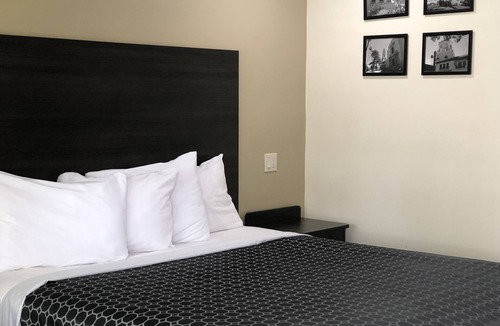Arlington Hotel | Simply Home Inn & Suites
