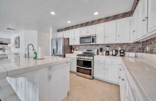 Temecula House | Single Fam Home｜Mainfloor Bedroom｜Garage Access｜Spacious Living Room #42192