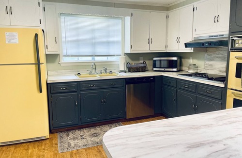 Ellisville House | Sister Charm Close to downtown!