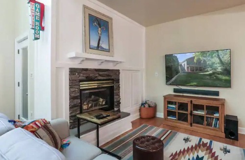 Mercersburg House | Ski in-Ski out ‘Deer'lightful Mountain Retreat