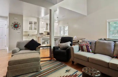 Mercersburg House | Ski in-Ski out ‘Deer'lightful Mountain Retreat