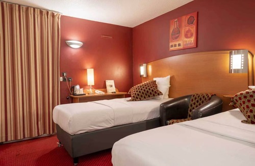 Goussainville Hotel | Sky Hotel Goussainville Charles de Gaulle - ex Comfort Hotel