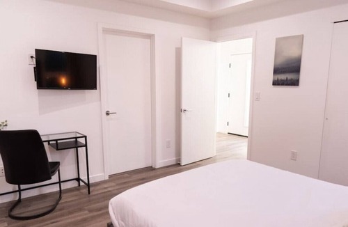 NoHo Arts District House | SLEEK, ELEGANT 3-BEDROOM HOME NEWLY BUILT IN 2021! (p51)
