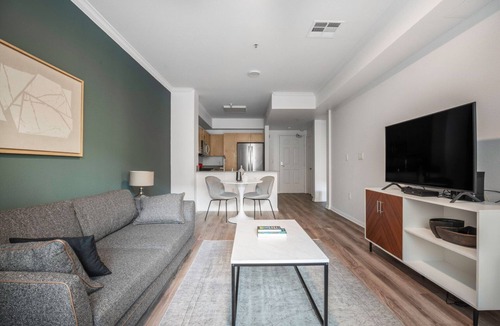 Hollywood Apartment | Sleek Hollywood 1BR w/Gym, Pool & Spa, nr. Sunset Blvd, by Blueground