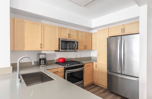 Hollywood Apartment | Sleek Hollywood 1BR w/Gym, Pool & Spa, nr. Sunset Blvd, by Blueground