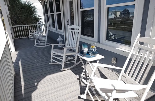 Morgantown House | Sleeps 10: 3 King/2 Bunk, Steps to Beach, Wagons & Beach Paraphernalia Included