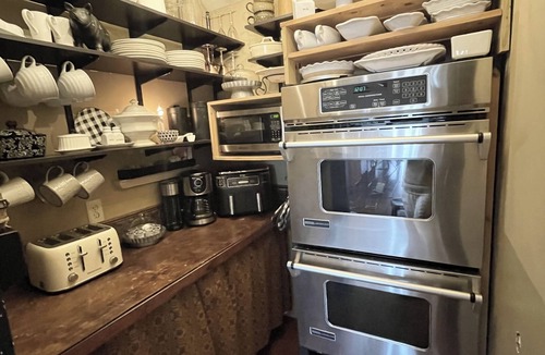 Brimfield House | Sleeps 15 Pool Retreat