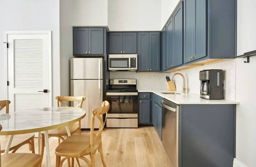 French Quarter Hotel | Sleeps 16 | 4 Units, Steps to the French Quarter | The Harlequin by AvantStay