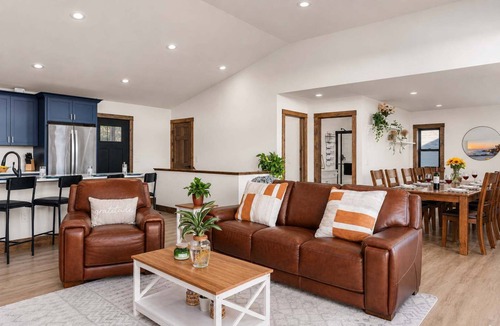 New Lisbon House | Sleeps 40! 2 Homes Hot Tubs Pickleball Lake Front Private Beach