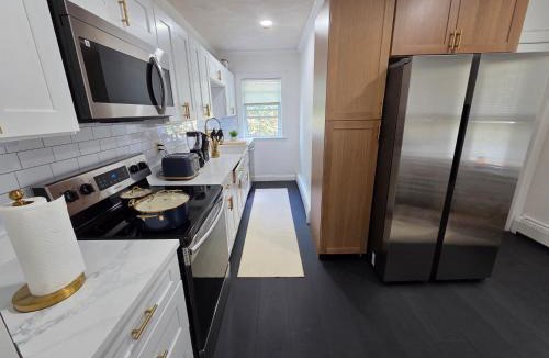 Attleboro Apartment | Sleeps 6 Near Boston, Providence & Gillette