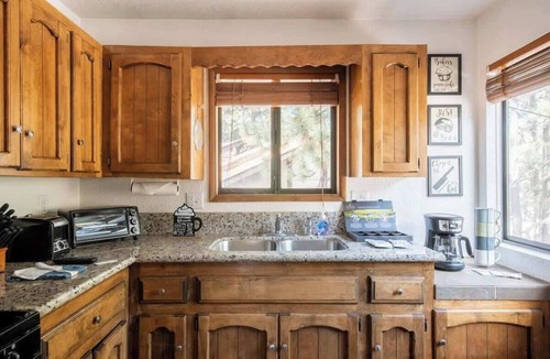 Summit Estates Apartment | Slopeside Cabin D Walk to Slopes W Free Parking