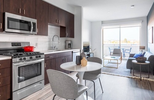 Westchester Apartment | Smart Westchester 1BR w/ Gym, Pool, nr. beach & LAX, by Blueground