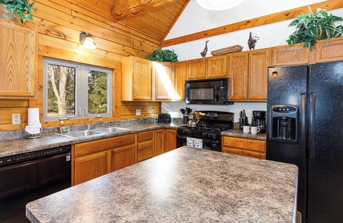 The Galena Territory House | Snug 3 BR Cabin Hideaway Private Hot Tub Dog Friendly