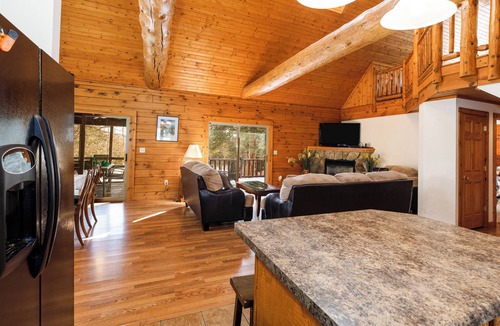 The Galena Territory House | Snug 3 BR Cabin Hideaway Private Hot Tub Dog Friendly