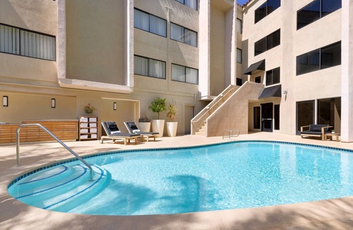 Calabasas House | SoCal Fit Room Two Queen, The Anza A Calabasas, Pool, Close to Lake Calabasas