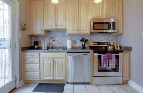 Capitol Hill House | Sojourn 8 Blocks to Capitol + Private Patios