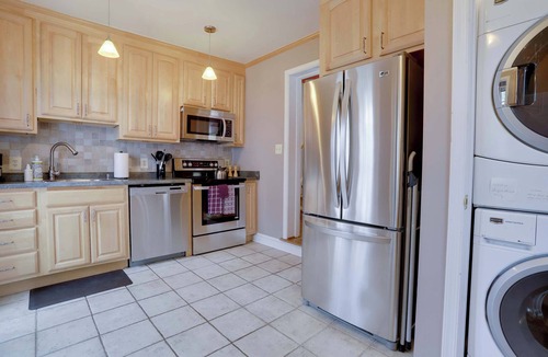 Capitol Hill House | Sojourn 8 Blocks to Capitol + Private Patios