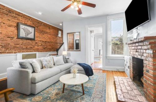 Capitol Hill Apartment | Sojourn Lovely Hill Family Home with Backyard near DC Icons
