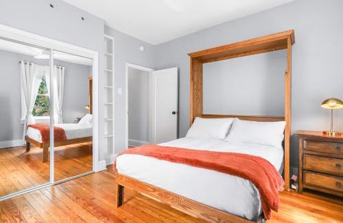 Capitol Hill Apartment | Sojourn Lovely Hill Family Home with Backyard near DC Icons